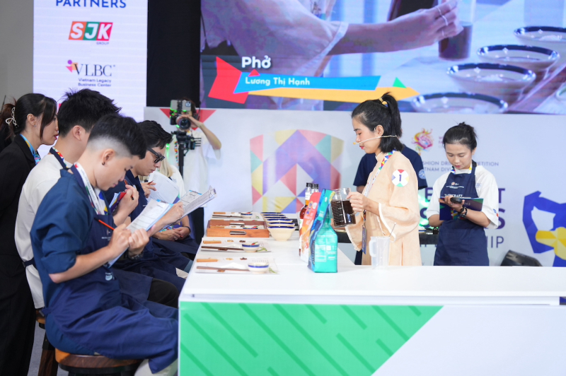 Phần dự thi với thức uống Phở của Quán quân Lương Thị Hạnh