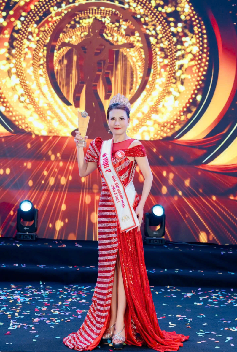 Nữ Doanh nhân Nguyễn Kim Ngọc giành giải Á hậu 2 - Hoa hậu Doanh nhân châu Á 2025.