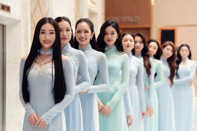 Phần trình diễn áo dài của các người đẹp