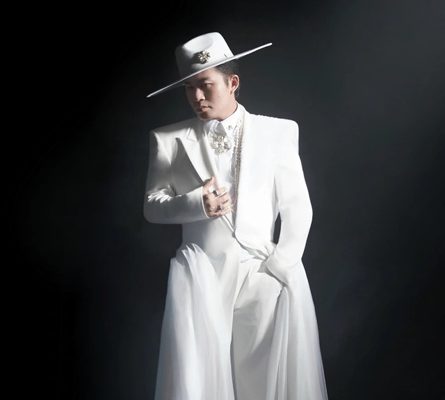 Hình ảnh Tùng Dương trong album đĩa than đầu tiên