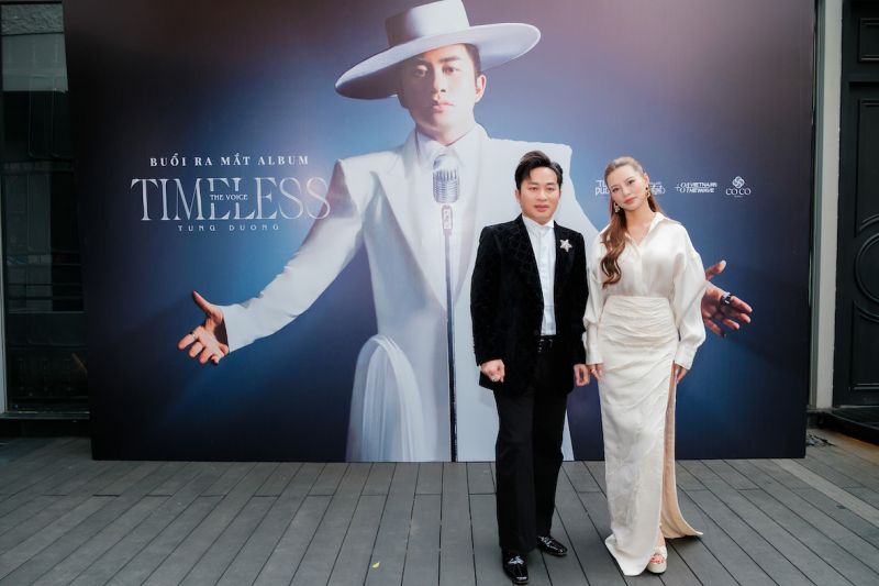 Ca sĩ Bùi Lan Hương đến chúc mừng người anh