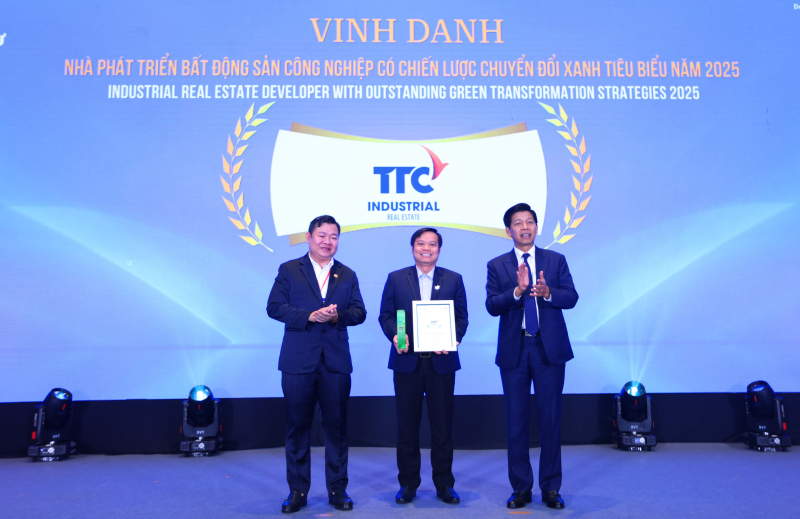 TTC IZ là một trong 10 doanh nghiệp phát triển bất động sản công nghiệp được vinh danh tại hạng mục “Nhà phát triển bất động sản công nghiệp có chiến lược chuyển đổi xanh tiêu biểu năm 2025”.
