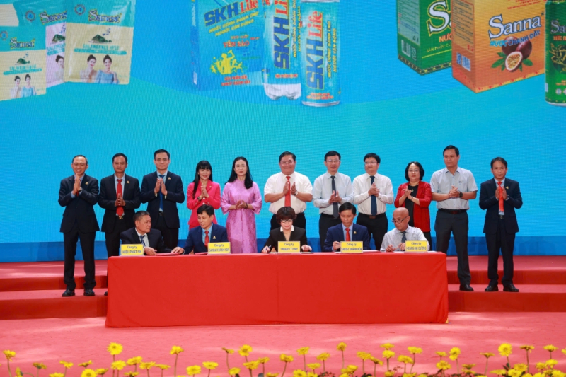 Ký kết hợp tác với các đối tác