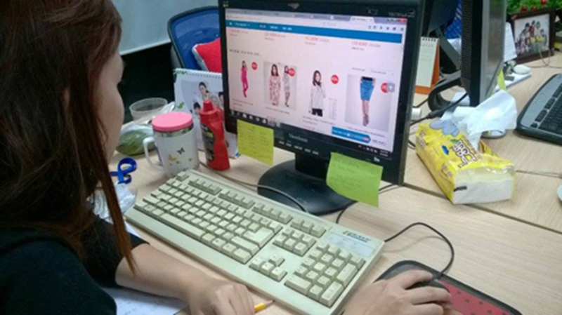 Nên ưu tiên tìm hiểu chất lượng sản phẩm trước, sau đó mới cân nhắc đến thương hiệu cá nhân của người bán. Ảnh: Internet