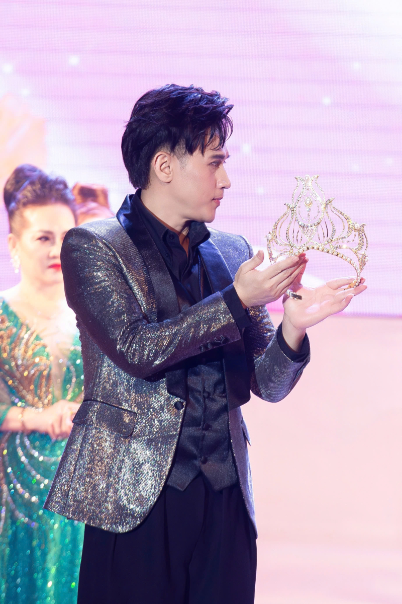 Ca sĩ Nguyên Vũ