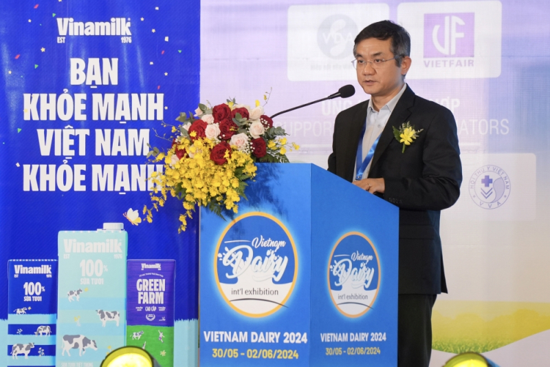 Ông Nguyễn Quang Trí chia sẻ tại Triển lãm quốc tế ngành sữa Việt Nam 2024. Ảnh: Vinamilk