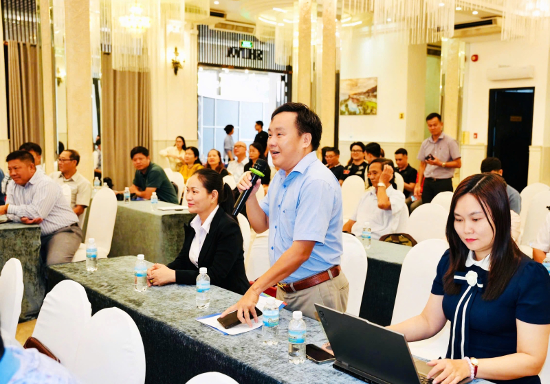 Nhà báo Võ Thái Bình đại diện VOV phát biểu