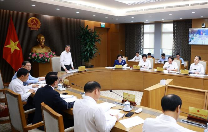 Thủ tướng Lê Minh Hưng chủ trì cuộc họp với các bộ, ngành và cơ quan liên quan về cắt giảm thủ tục hành chính, điều kiện kinh doanh. Ảnh: Dương Giang/TTXVN