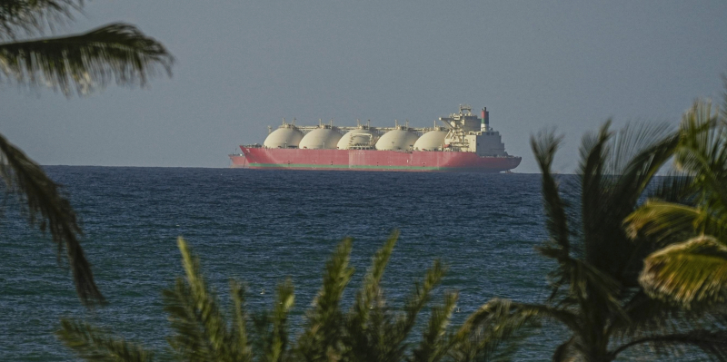 Một tàu chở dầu trên biển. Ảnh: theconversation