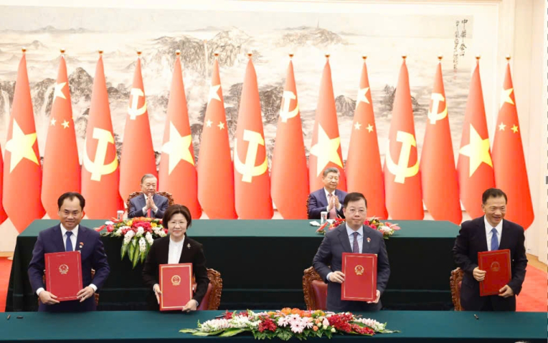 Tổng Bí thư, Chủ tịch nước Tô Lâm và Tổng Bí thư, Chủ tịch nước Trung Quốc Tập Cận Bình chứng kiến lễ ký kết. Ảnh Bộ Nông nghiệp và Môi trường cung cấp.