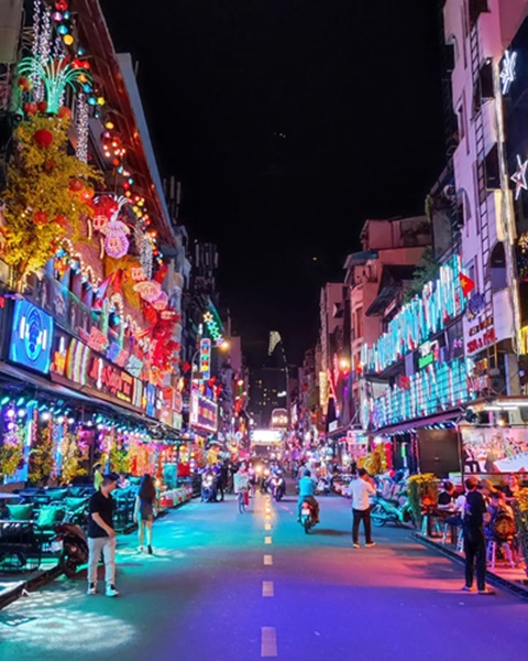 Phố đi bộ Bùi Viện về đêm. Ảnh: Internet