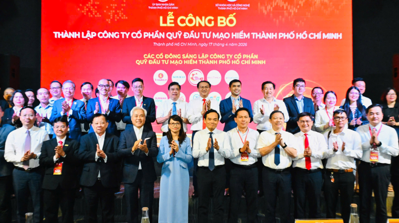 Ủy viên Bộ Chính trị, Bí thư Thành ủy TP.HCM Trần Lưu Quang cùng lãnh đạo thành phố dự lễ ra mắt Công ty cổ phần Quỹ đầu tư mạo hiểm TP.HCM. Ảnh Việt Dũng, Báo SGGP