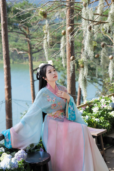 Độc lạ chỉ tạo ra sự chú ý, tận dụng và khuếch đại mới chuyển hóa cơ hội thành giá trị bền vững. Ảnh: Internet