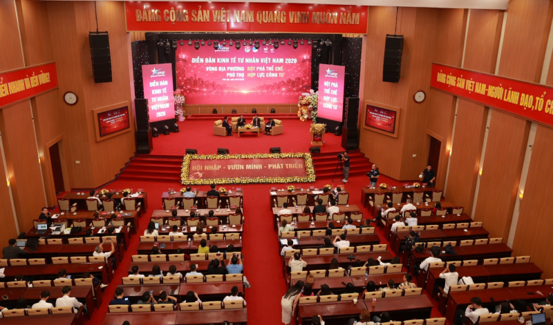 Khung cảnh Phiên đối thoại VPSF tại Phú Thọ ngày 18/4.