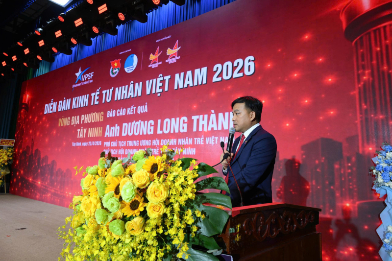 Ông Dương Long Thành, Phó Chủ tịch Trung ương Hội Doanh nhân trẻ Việt Nam, Chủ tịch Hội Doanh nhân trẻ tỉnh Tây Ninh phát biểu tại diễn đàn