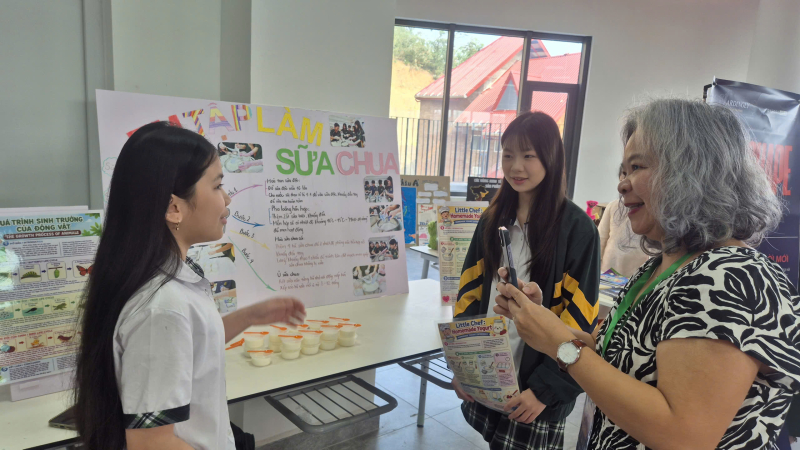 Tại sự kiện Ngày hội triển lãm dự án học tập của Trường ACVN ngày 25/4