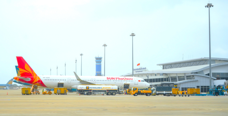 Chuyến bay Sun PhuQuoc đầu tiên đã cập cảng Hàng không quốc tế Cam Ranh mỗi ngày phục vụ du khách