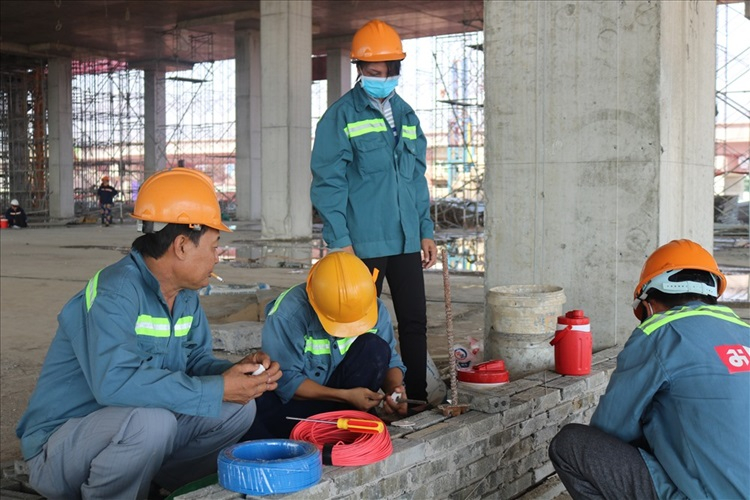 Người lao động di cư, một nguồn năng lượng kinh tế đặc biệt giúp đô thị vận hành liên tục. Ảnh: Internet