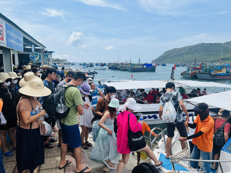 Tour biển đảo thu hút đông du khách nội địa trong dịp nghỉ lễ