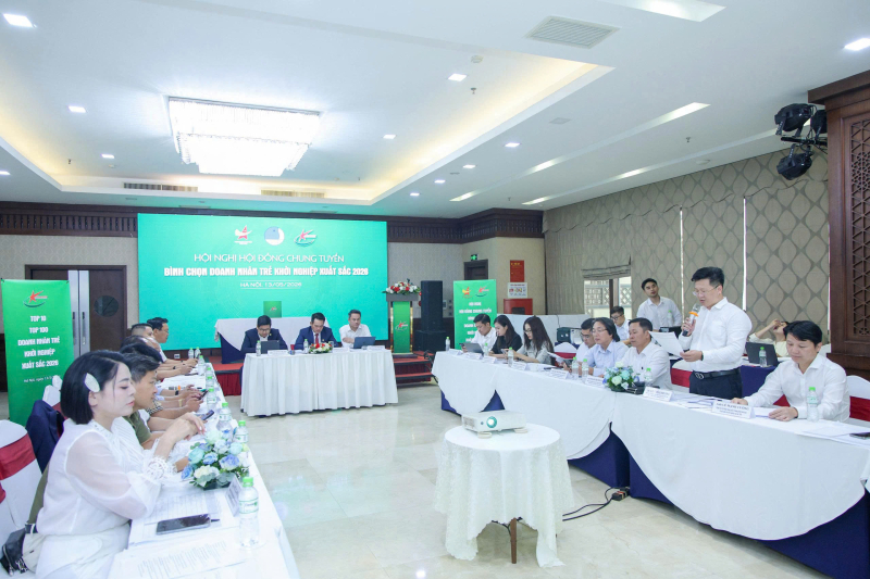 Hội đồng chung tuyển quy tụ đông đảo các doanh nhân, chuyên gia kinh tế, đại diện cơ quan quản lý và lãnh đạo Hội Doanh nhân trẻ từ các địa phương.