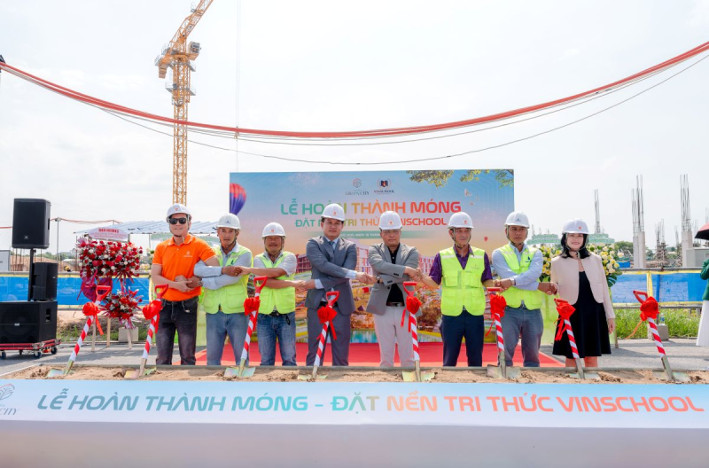 Việc hoàn thành phần móng của trường Vinschool tại Vinhomes Green City tạo hứng khởi cho thị trường bất động sản khu vực