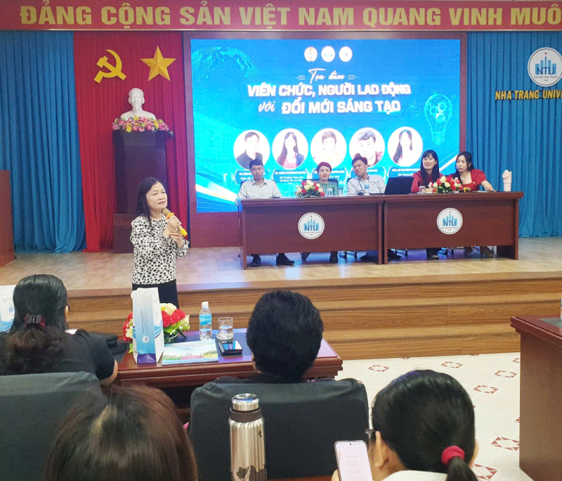 TS.Dương Thanh Huyền, Cựu giảng viên NTU, hội viên Chi hội Nữ Trí thức Khánh Hòa tham vấn tại diễn đàn