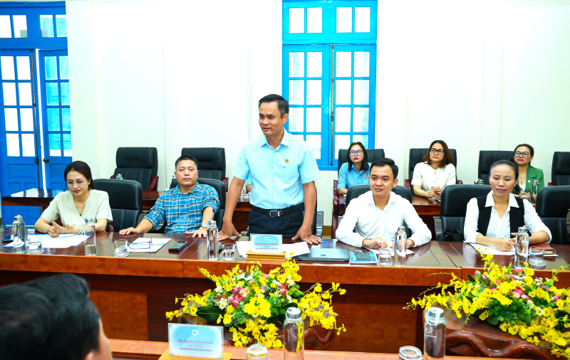 Ông Nguyễn Thanh Hải, Uỷ viên Đoàn chủ tịch Hội DNT Việt Nam, Chủ tịch Hội Doah nhân trẻ tỉnh Khánh Hòa phát biểu tại buổi làm việc
