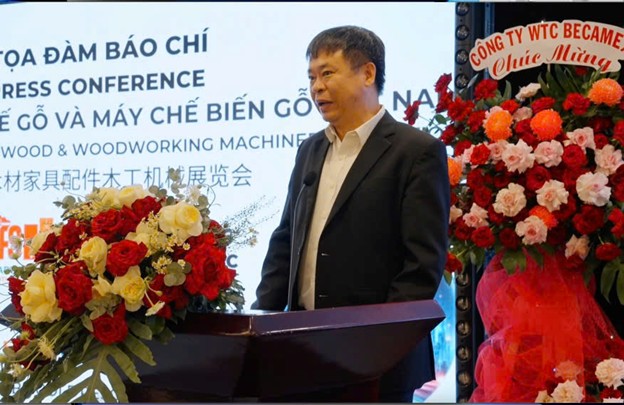 Ông Trần Ngọc Liêm – Giám đốc VCCI-HCM phát biểu tại buổi họp báo