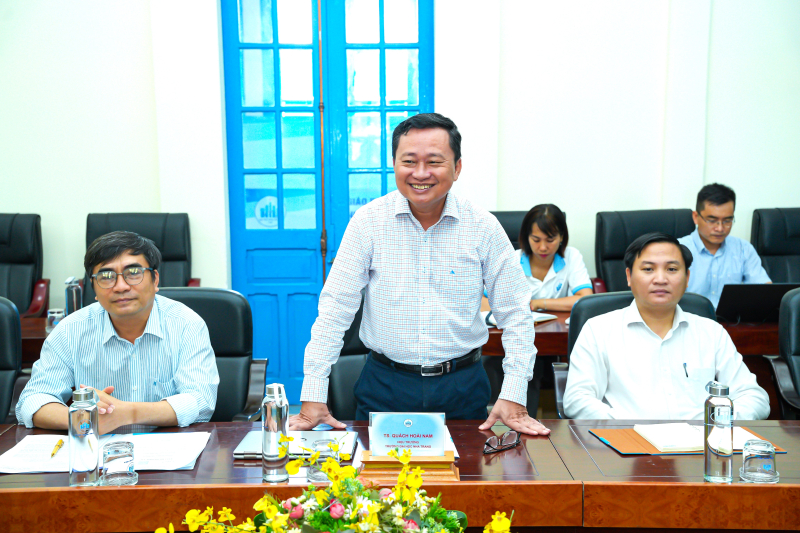 TS.Quách Hoài Nam- Hiệu trưởng NTU vui vẻ trao đổi các chương trình hợp tác