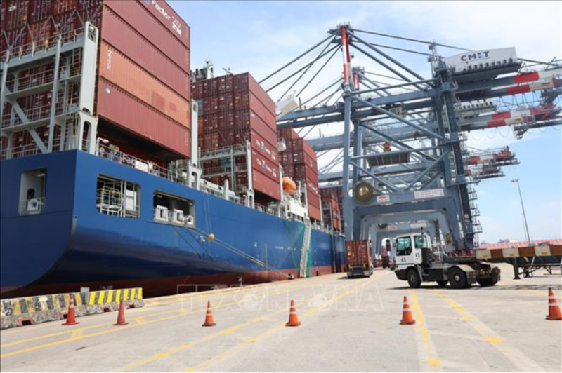 Cảng nước sâu CMIT khu vực Cái Mép - Thị Vải phường Tân Phước, Thành phố Hồ Chí Minh hiện nay có thể tiếp nhận được tàu container trọng tải 214.121 DWT. Ảnh: Hoàng Nhị/TTXVN