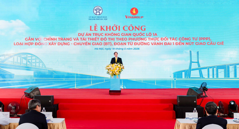 Ông Nguyễn Việt Quang – Phó Chủ tịch Hội đồng Quản trị kiêm Tổng giám đốc Tập đoàn Vingroup phát biểu báo cáo về dự án