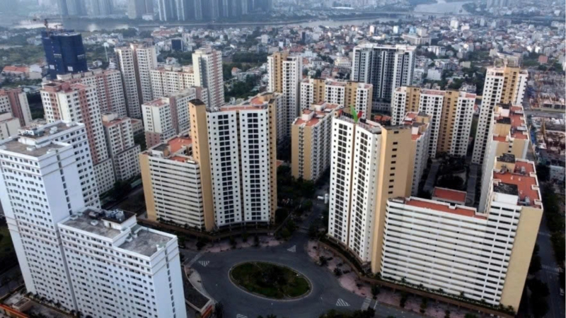 Dư nợ tín dụng cao hơn nguồn vốn huy động tạo áp lực lên thanh khoản hệ thống ngân hàng, khiến cơ quan điều hành khó có dư địa mở tín dụng mạnh trở lại, đặc biệt những lĩnh vực bất động sản, chứng khoán...