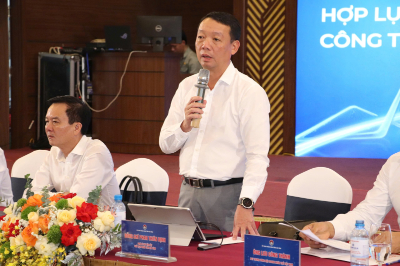 Ông Phan Thiên Định - Chủ tịch UBND tỉnh Hà Tĩnh, lãnh đạo tỉnh và Hội DNT Việt Nam chủ trì phiên đối thoại mở