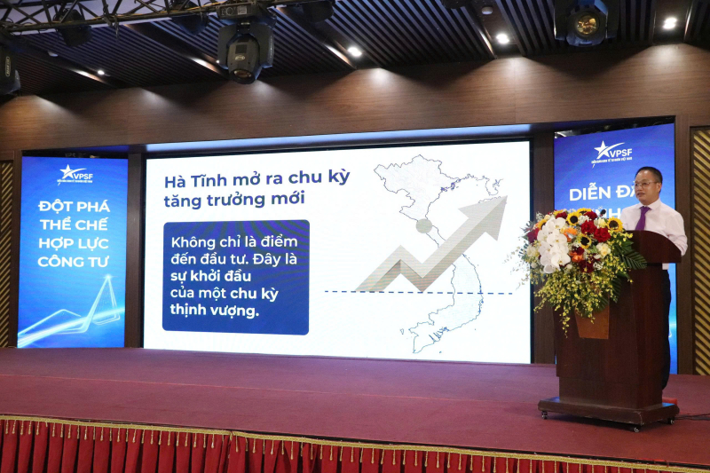 Ông Nguyễn Cảnh Hồng - Chủ tịch Câu lạc bộ Doanh nhân Sao Đỏ phát biểu đề xuất 5 nhóm giải pháp