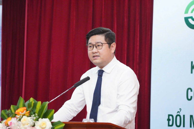 Ông Vũ Hồng Quân - Đại biểu Quốc hội khóa XVI, Phó Chủ tịch Hội DNT Việt Nam, Chủ tịch DNT Gia Lai trình bày tham luận tại chương trình