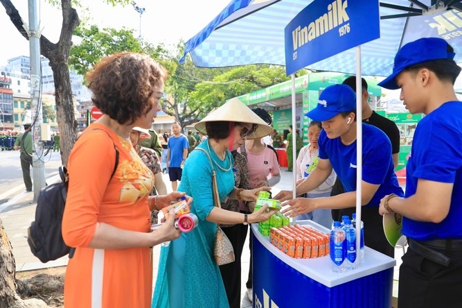 Các điểm phục vụ của thương hiệu sữa quốc dân được đông đảo người dân ghé thăm và thưởng thức. Ảnh: Vi Nam
