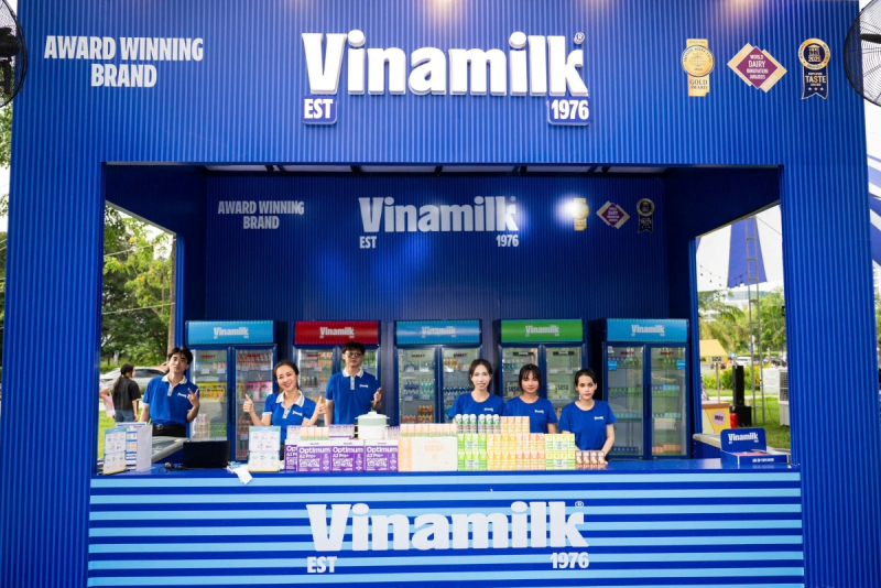 Không gian trải nghiệm với nhiều sản phẩm dinh dưỡng đa dạng của Vinamilk sẵn sàng chào đón các bé cùng các bậc phụ huynh tại Ngày hội “Phú Mỹ Hưng hướng về trẻ em”. Ảnh: Vi Nam