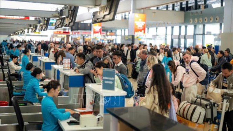 Khu vực làm thủ tục của Hãng hàng không Vietnam Airlines tại nhà ga T1, Sân bay quốc tế Nội Bài. Ảnh tư liệu: TTXVN