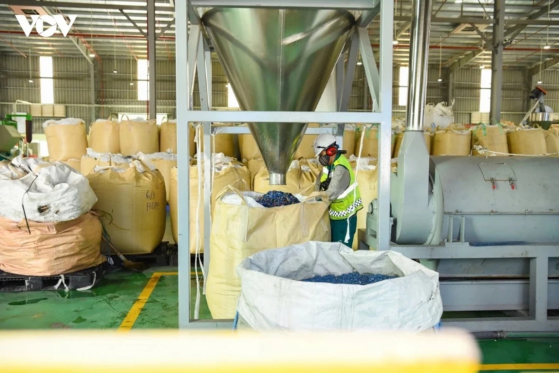 Hình thành ngành công nghiệp tái chế hiện đại