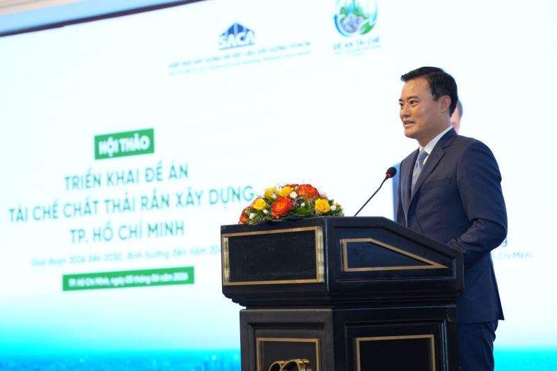 Ông Bùi Xuân Cường, Phó Chủ tịch UBND TPHCM phát biểu tại hội thảo.