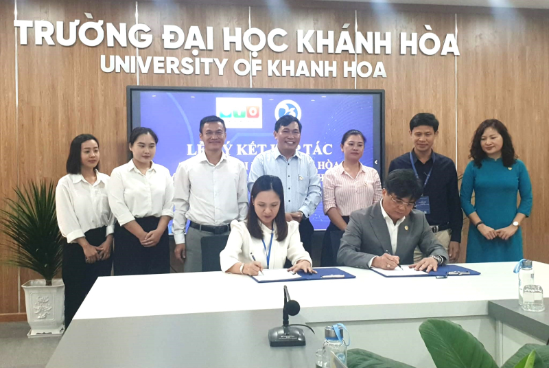 Đại diện lãnh đạo UKH và GTO ký biên bản hợp tác