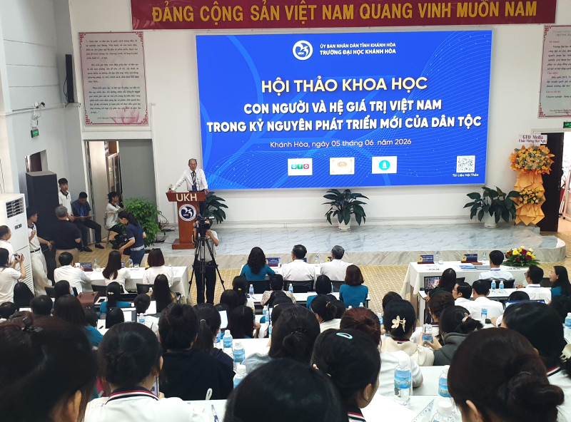 PGS.TS. Chu Đình Lộc, Phó hiệu trưởng UKH phát biểu tại hội thảo