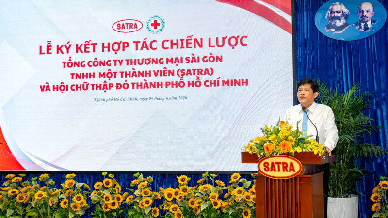 Ông Nguyễn Hữu Nghĩa, Bí thư Đảng ủy, Chủ tịch Hội đồng Thành viên SATRA phát biểu tại buổi lễ