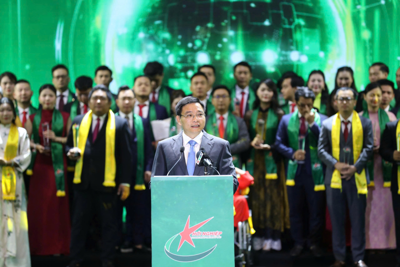 Phó Thủ tướng Nguyễn Văn Thắng chúc mừng các doanh nhân trẻ khởi nghiệp xuất sắc năm 2026