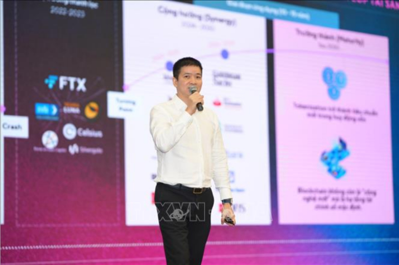 Ông Phan Đức Trung, Chủ tịch Hiệp hội Blockchain và Tài sản số Việt Nam, chia sẻ về thị trường tài sản mã hóa. Ảnh: Hoàng Vân/TTXVN