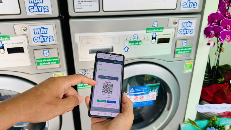 Tại Trạm giặt sấy Omywash, quy trình tối giản thông qua quét mã QR và thanh toán không tiền mặt giúp người dùng chủ động, tiết kiệm thời gian chờ đợi