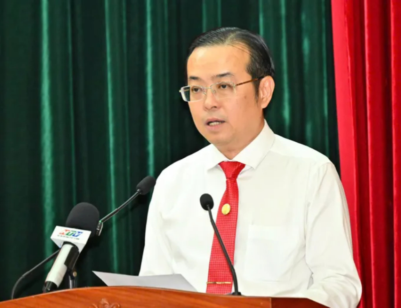 Đồng chí Lê Văn Minh, tân Tổng Giám đốc Báo và Phát thanh, Truyền hình TPHCM phát biểu tại Hội nghị công bố quyết định thành lập Báo và Phát thanh, Truyền hình TPHCM, sáng 20-6.