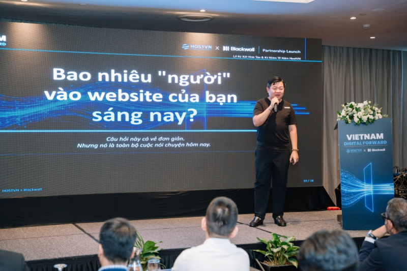 Nền tảng của Blackwall hoạt động như một lớp máy chủ proxy ngược (reverse proxy) đặt trước website, cho phép kiểm tra và đánh giá toàn bộ lưu lượng truy cập theo thời gian thực.