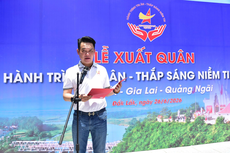 Chủ tịch Hội Doanh Nhân trẻ Việt Nam Đặng Hồng Anh phát biểu tại lễ xuất quân