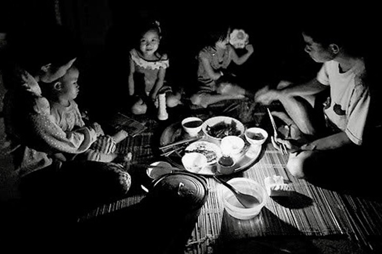 Bữa cơm thuở hàn vi. Ảnh: Internet